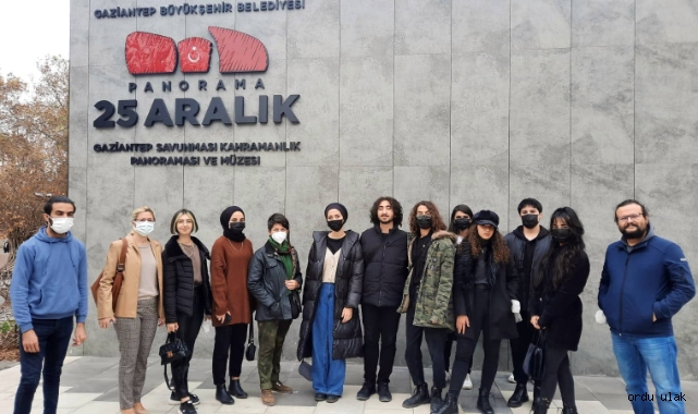 Halı tasarımı öğrencileri panoramik müzede