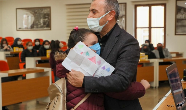 Diyabet hastası çocukların parmakları artık delinmeyecek