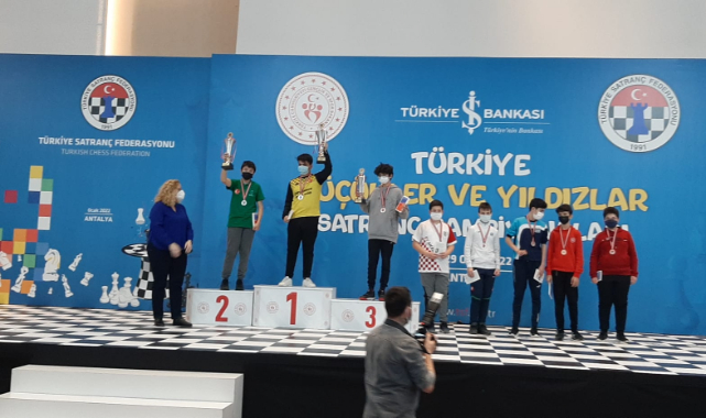 Büyükşehir satranç takımı milli takımın kapısını araladı