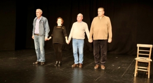 Çetinalp'in tiyatro oyunu "Bir bilet iki film" ilgi gördü