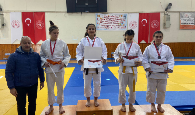Ordulu Judocular 2 Altın, 4 Gümüş ve 4 Bronz madalya kazandı