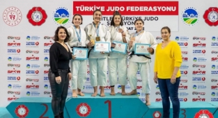 Sporcu ordusu başarılara doymuyor