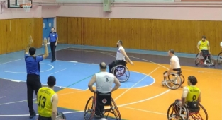 Tekerlekli sandalye basketbol takımı ligdeki başarısını taçlandırdı