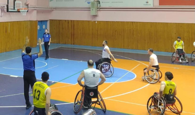 Tekerlekli sandalye basketbol takımı ligdeki başarısını taçlandırdı