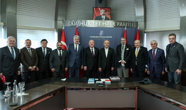 TGK medyanın sorunları raporunu Kılıçdaroğlu'na sundu