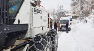Akkuş ilçesinde kar kalınlığı 4 metreye yaklaştı