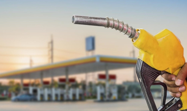 Benzin ve motorine yapılan son zam iptal edildi