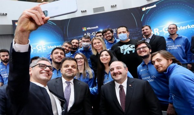 Microsoft Türkiye'de Ar-Ge Merkezi açtı... Bakan Varank: