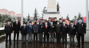 Vali Sonel, "Bu Yıl Çanakkale Zaferimizi Daha Anlamlı Kutluyoruz"