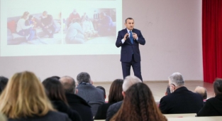 Vali Sonel: "Yetimin ve öksüzün başını Allah rızası için okşayın"