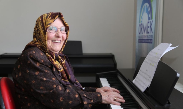 86 yaşında çocukluk hayalini gerçekleştirdi