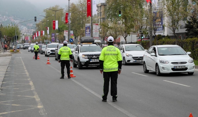 “Bayramınız Kemer Olsun” sloganıyla trafik denetimi yapıldı