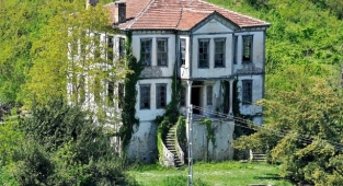Çamaş Cevat Bey Konağı