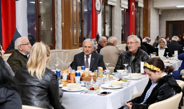 iftar yemeğinde bir araya gelindi