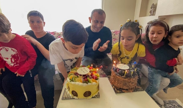 Vali Sonel’den 23 Nisan Doğumlu çocuklara doğum günü sürprizi
