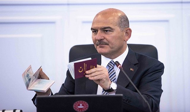 Yeni pasaportlar ve sürücü belgeleri görücüye çıkartıldı