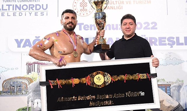Altınordu Yağlı Güreşleri'nin Başpehlivanı Hasan Cengiz oldu