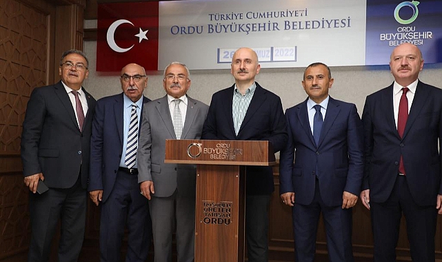 Bakan Karaismailoğlu Ordu Büyükşehir Belediyesi'ni ziyaret etti