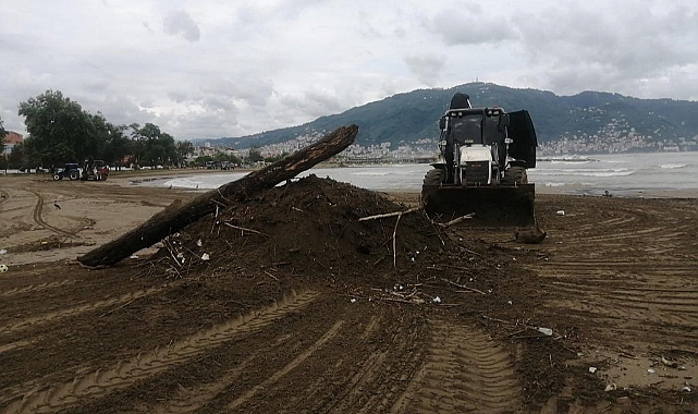 Büyükşehir sel ve heyelan izlerini siliniyor