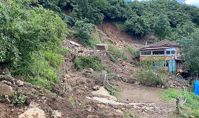 Çamaş’ta büyük heyelan meydana geldi