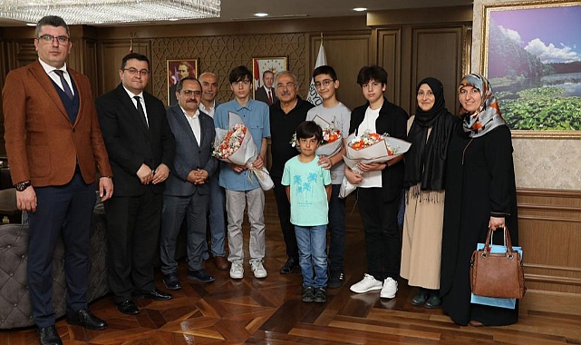 LGS’de tam puan alarak Türkiye 1’incisi olan 3 öğrenci, Ordu’nun gururu oldu.