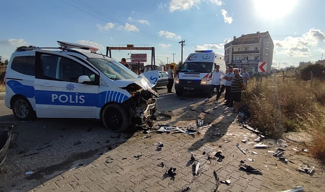 Hızlı Sürücü Polis Arabasına Çarptı 2 Polis Yaralandı