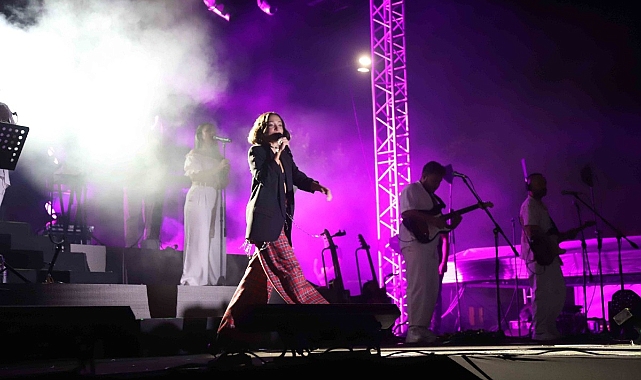 30 Ağustos konserleri Zeynep Bastık ile devam etti