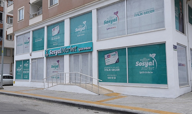 Hayırseverler sosyal marketi boş bırakmıyor