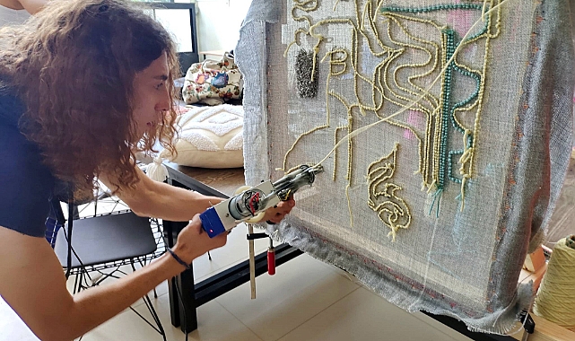 Öğrencilere halı üretimi uygulamalı gösterildi