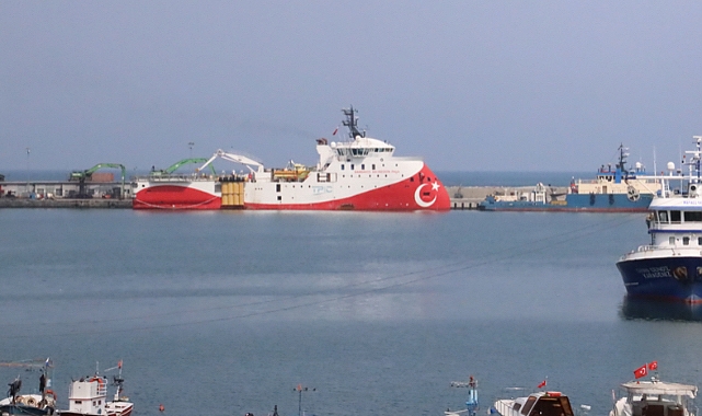 Ordu açıklarında doğalgaz arayacak 'Barbaros Hayrettin Paşa' sismik araştırma gemisi, Ünye Limanı’nda