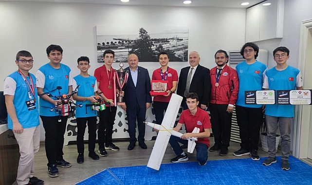 TEKNOFEST Uluslararası İHA finalistleri başkan Tavlı'yı ziyaret etti