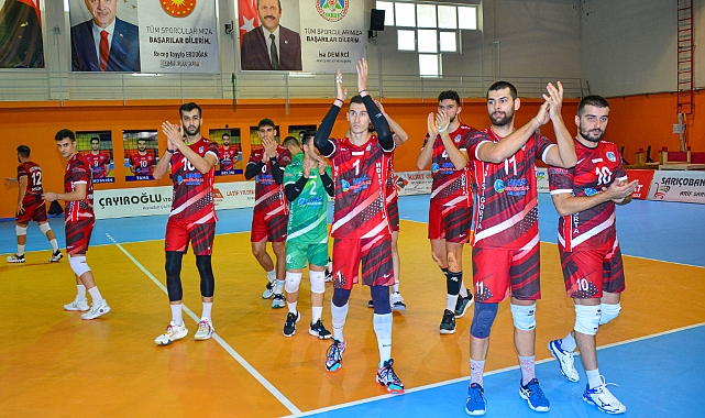 Akkuş Belediyespor TVF Lisesi’ni set vermeden yendi