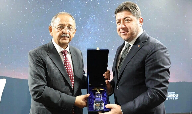 Cumhurbaşkanı Erdoğan'dan Altınordu'ya Gençlik Ödülü