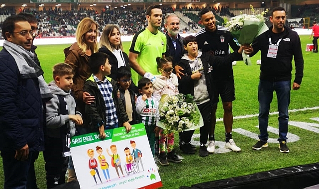 Giresunspor- Beşiktaş maçında Serebral palsili çocuklar sahaya çıktı