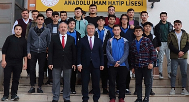 Rektör Elmacı, mezun olduğu lisede öğrencilerle bir araya geldi