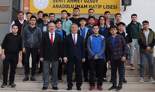 Rektör Elmacı, mezun olduğu lisede öğrencilerle bir araya geldi