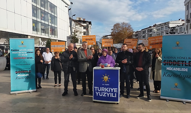 Ak Parti Kadın Kolları, Ceren Özdemir Meydanında Kadına Şiddete karşı basın açıklaması yaptı.