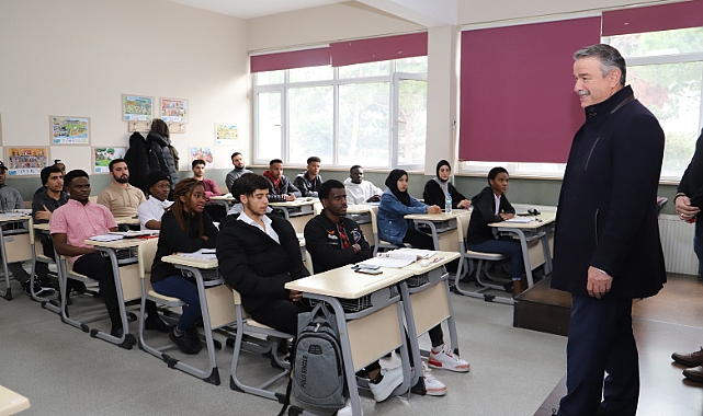 Rektör Elmacı yabancı öğrencilerine bir araya geldi