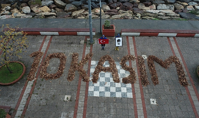 Temizlik işçileri sonbahar yapraklarından 10 kasım yazdı