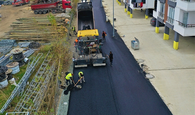 Altınordu Belediyesi Cumhuriyet Mahallesinde yol sorunlarını çözüyor