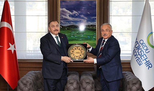 Eski Bakanı Veysel Eroğlu Ordu Büyükşehir Belediyesini ziyaret etti