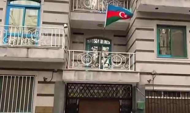 Azerbaycan'ın İran Büyükelçiliğine silahlı saldırı düzenlendi!