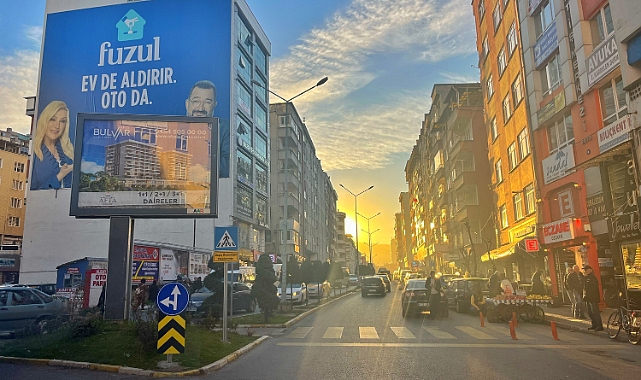 Yaya güvenliği için uyarıcı trafik levhaları takılıyor