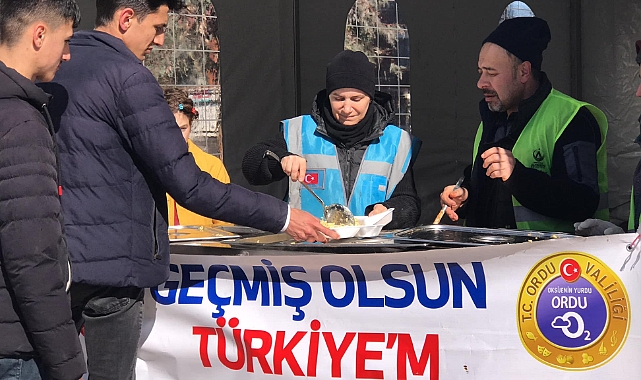 Altınordu Belediyesi'nden deprem bölgesinde 24 saat sıcak çorba