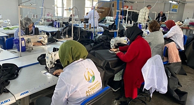 Altınordu'da dikiş makineleri depremzedeler için çalışıyor