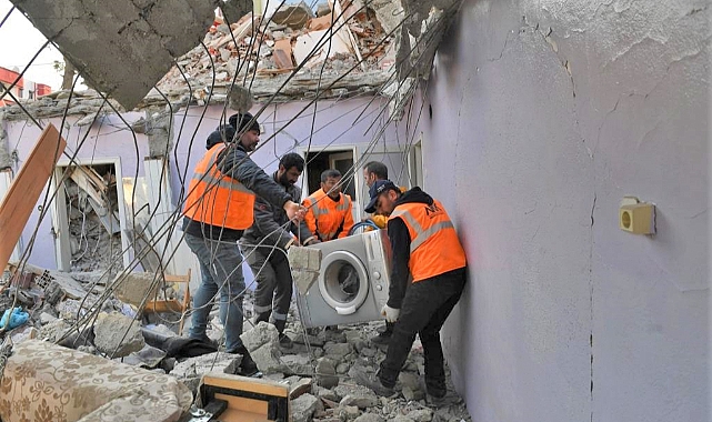 Başkan Tören tüm ekipleriyle deprem bölgesinde