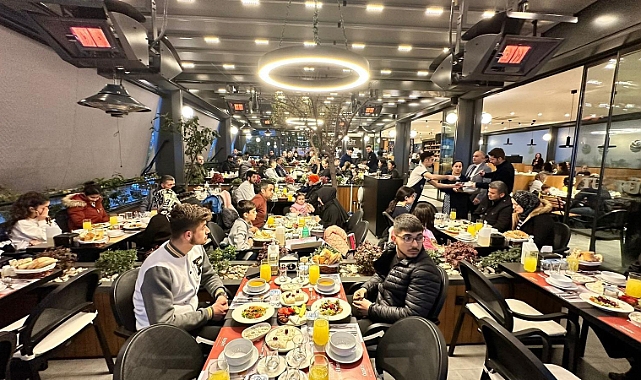 Vali Sonel, İftarda Depremzede Ailelerle birlikte Yaptı