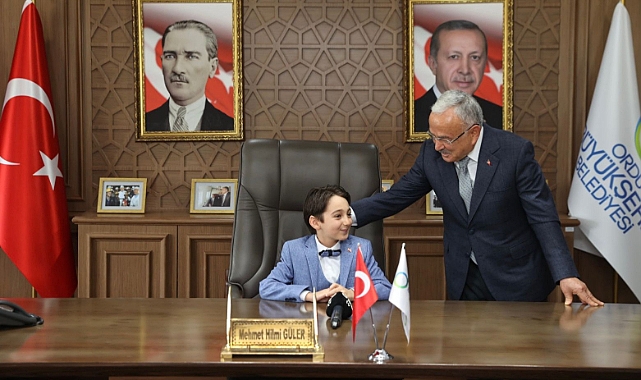 Başkan Güler koltuğunu depremzede Kağan'a teslim etti