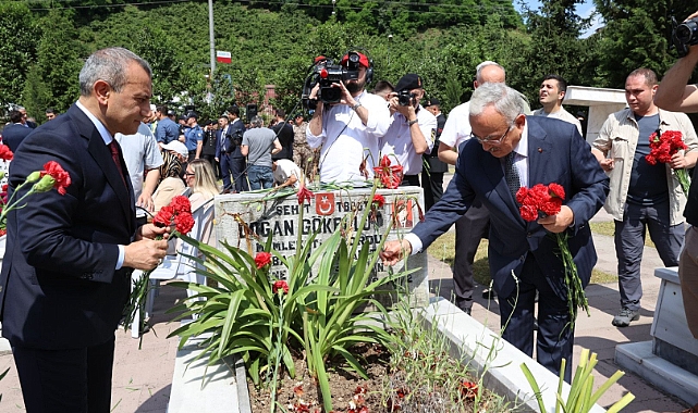 Arefe gününde şehitlikler ziyaret edildi