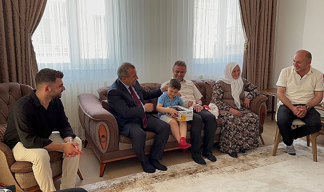 Vali Sonel, bayram ziyaretlerinde bulundu 